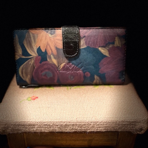 Patricia Nash Wallet (Peruvian Pai ting Pattern - Picture 3 of 15